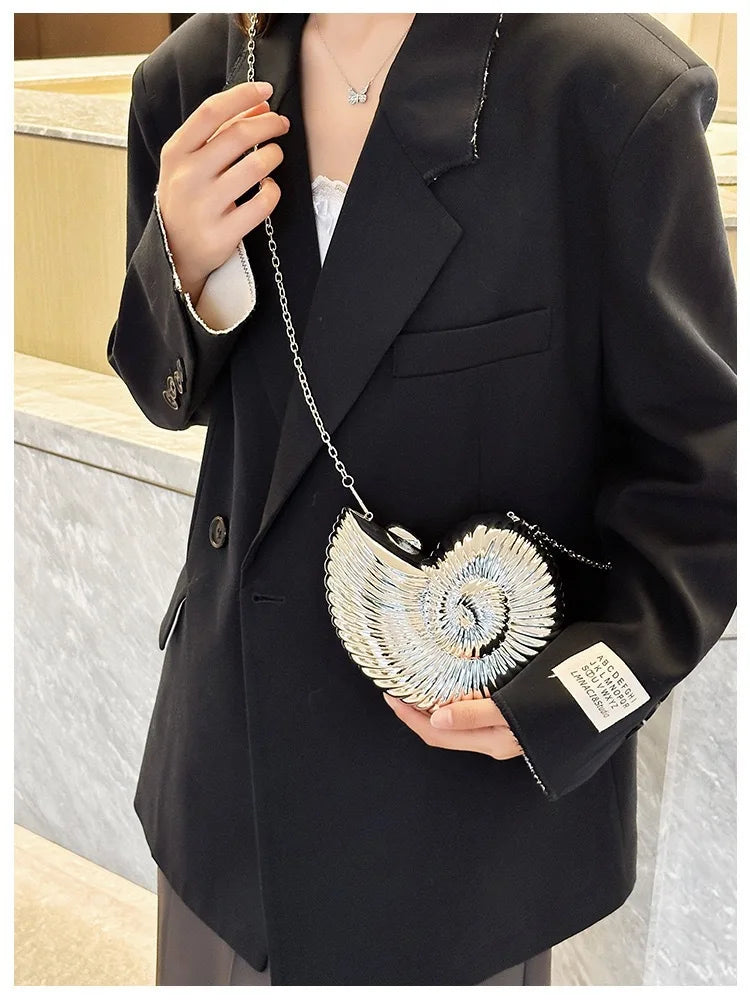 Simple Conch Dinner Bag Women's Shoulder Messenger Crossbody Bag Fun Personality Metal Chain Clutch Acrylic Shell Phone Bags Hot