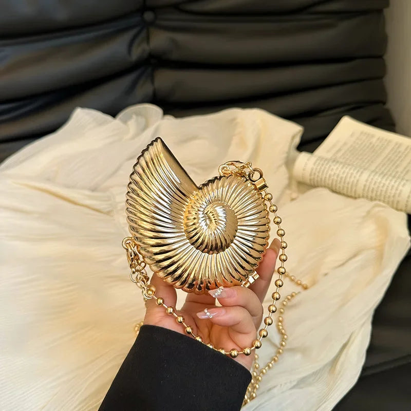 Simple Conch Dinner Bag Women's Shoulder Messenger Crossbody Bag Fun Personality Metal Chain Clutch Acrylic Shell Phone Bags Hot