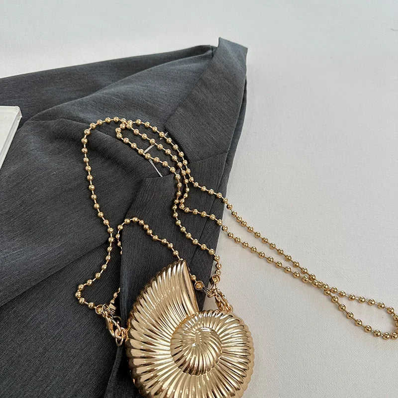Simple Conch Dinner Bag Women's Shoulder Messenger Crossbody Bag Fun Personality Metal Chain Clutch Acrylic Shell Phone Bags Hot