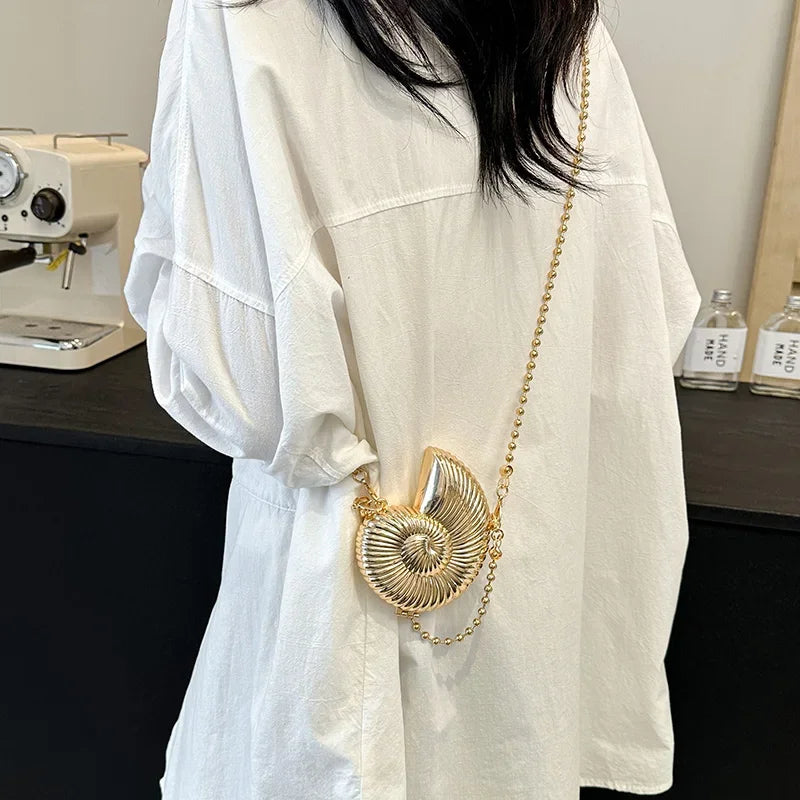 Simple Conch Dinner Bag Women's Shoulder Messenger Crossbody Bag Fun Personality Metal Chain Clutch Acrylic Shell Phone Bags Hot