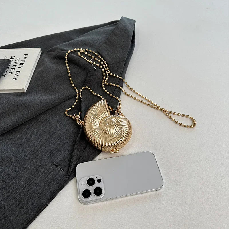 Simple Conch Dinner Bag Women's Shoulder Messenger Crossbody Bag Fun Personality Metal Chain Clutch Acrylic Shell Phone Bags Hot
