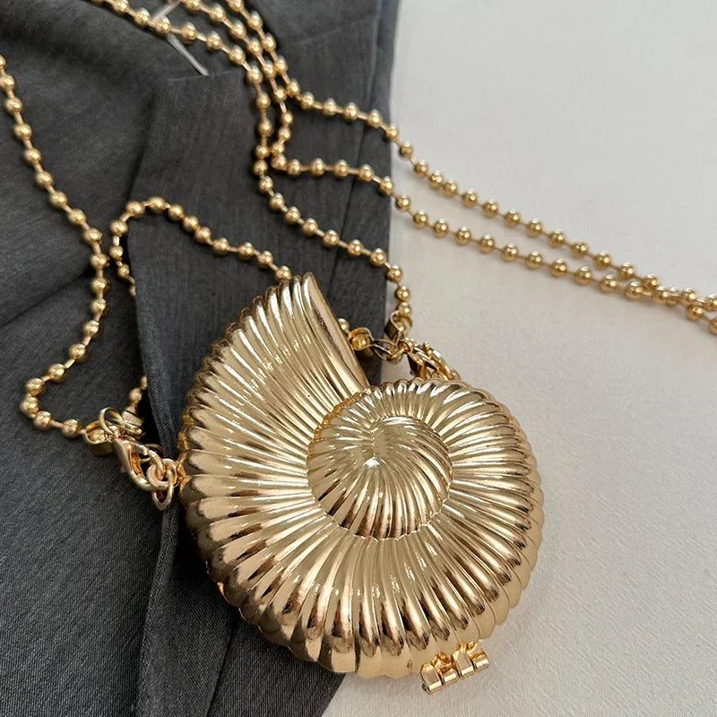 Simple Conch Dinner Bag Women's Shoulder Messenger Crossbody Bag Fun Personality Metal Chain Clutch Acrylic Shell Phone Bags Hot