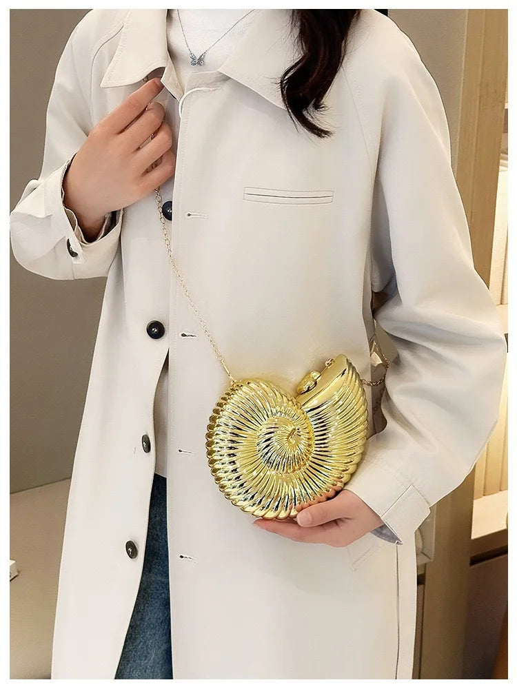 Simple Conch Dinner Bag Women's Shoulder Messenger Crossbody Bag Fun Personality Metal Chain Clutch Acrylic Shell Phone Bags Hot