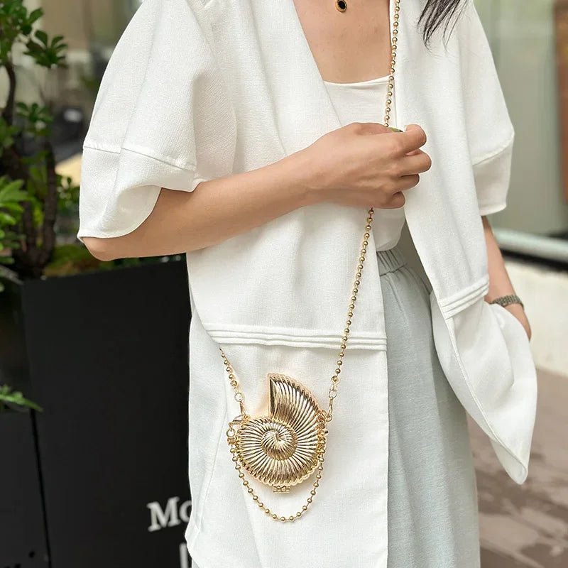 Simple Conch Dinner Bag Women's Shoulder Messenger Crossbody Bag Fun Personality Metal Chain Clutch Acrylic Shell Phone Bags Hot