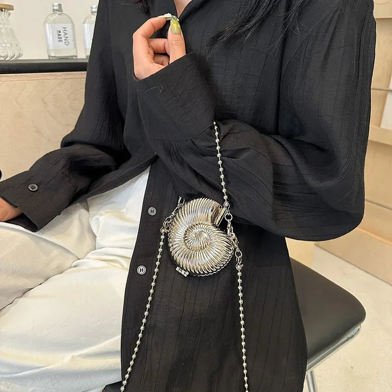 Simple Conch Dinner Bag Women's Shoulder Messenger Crossbody Bag Fun Personality Metal Chain Clutch Acrylic Shell Phone Bags Hot
