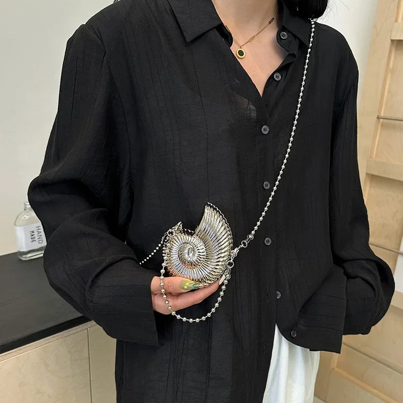 Simple Conch Dinner Bag Women's Shoulder Messenger Crossbody Bag Fun Personality Metal Chain Clutch Acrylic Shell Phone Bags Hot