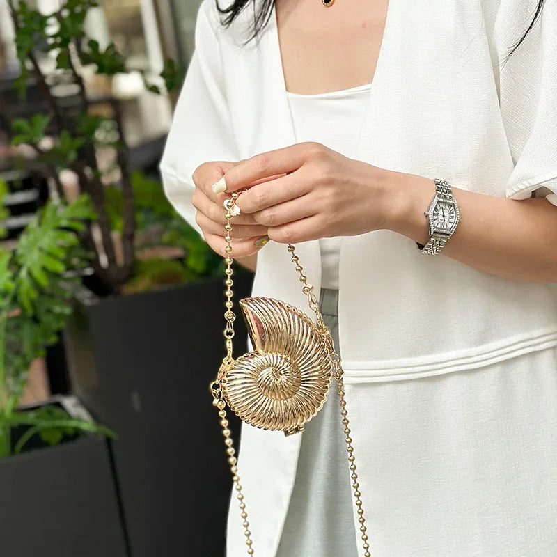Simple Conch Dinner Bag Women's Shoulder Messenger Crossbody Bag Fun Personality Metal Chain Clutch Acrylic Shell Phone Bags Hot