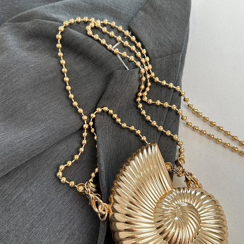 Simple Conch Dinner Bag Women's Shoulder Messenger Crossbody Bag Fun Personality Metal Chain Clutch Acrylic Shell Phone Bags Hot